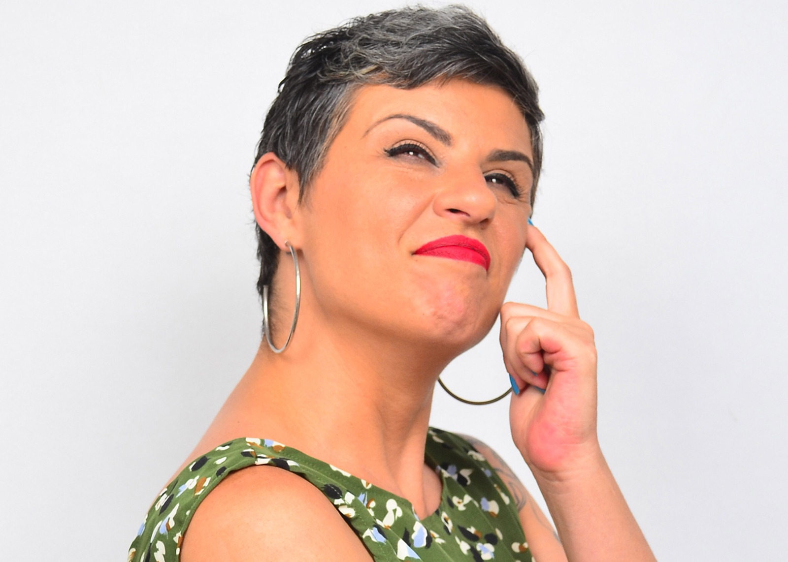 A humorista Eve Mayer se apresenta em Londrina com o show "Que mundo eu vou deixar pro meu filho?"