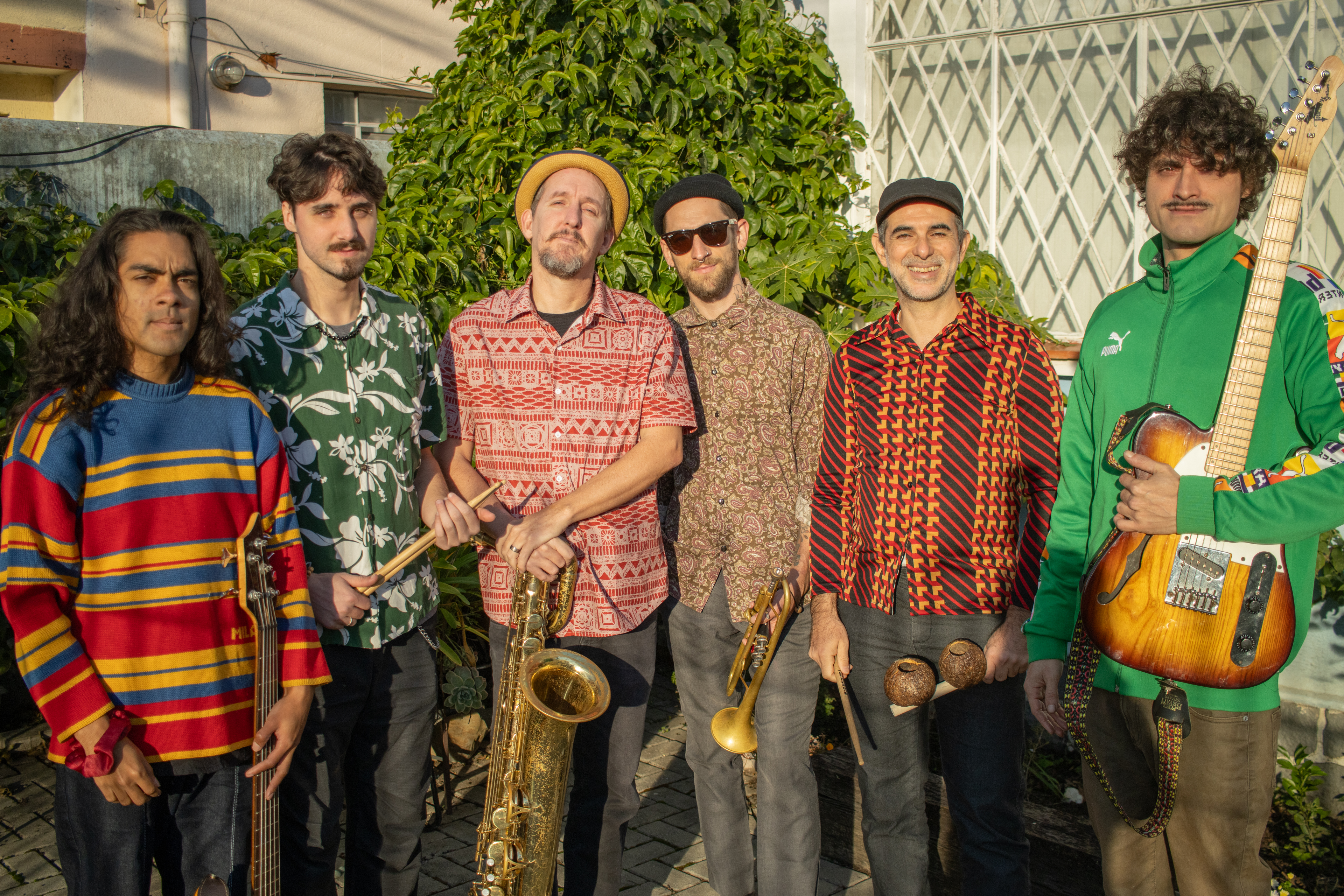 A banda curitibana Urucum é a atração principal do Fela Day com um show instrumental que mistura afrobeat, jazz, funk e ritmos afro-brasileiros.