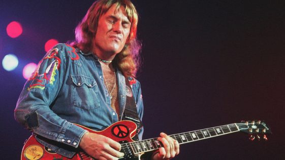 Ten Years After: space times e live