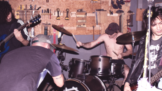 Quarteto Londrinense de punk/metal anuncia EP e turnê por PR e SP
