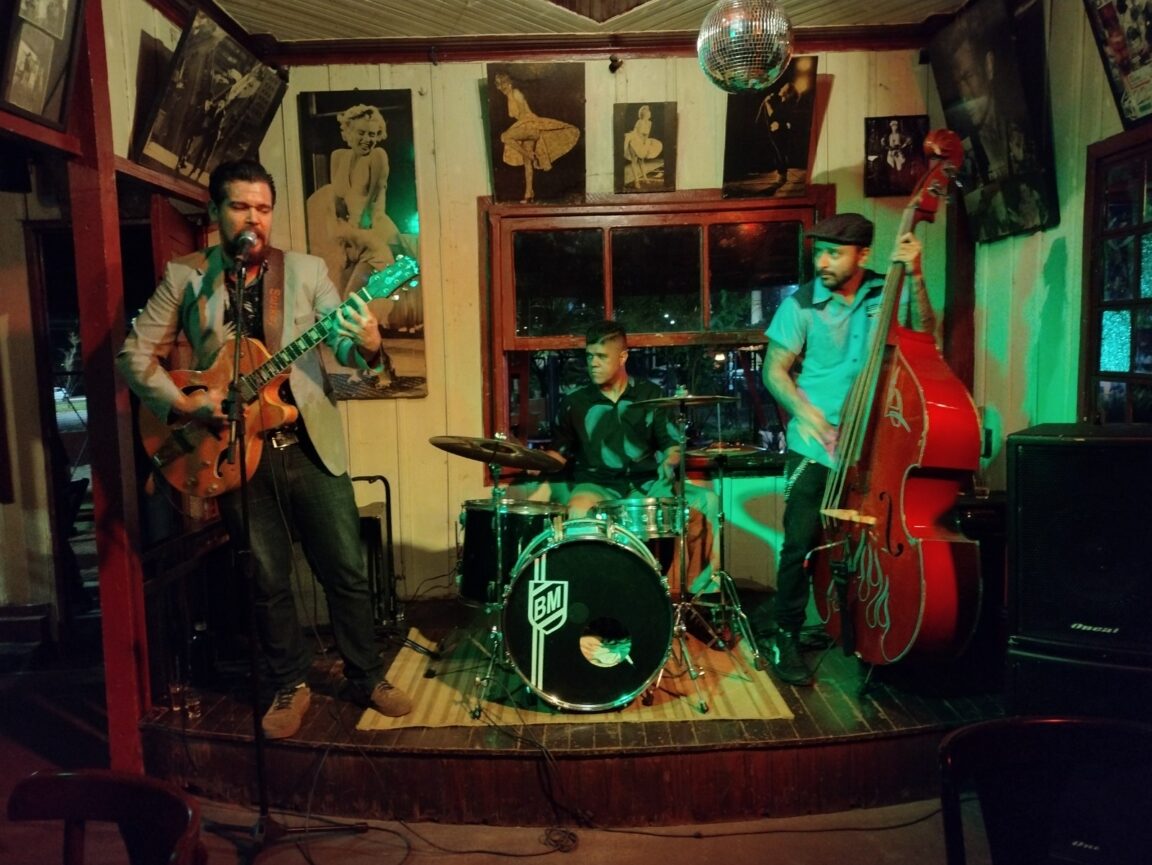 Mancats banda Londrinense formada no início de 2016 com intuito de fazer música com toda influência do rock feito nos anos 50s