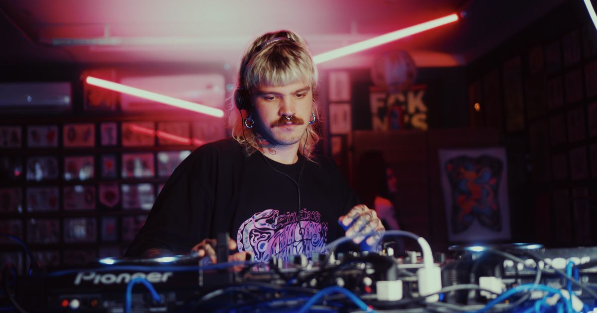 Fervinho chega à 5ª edição com música eletrônica, tatuagem e bingo
