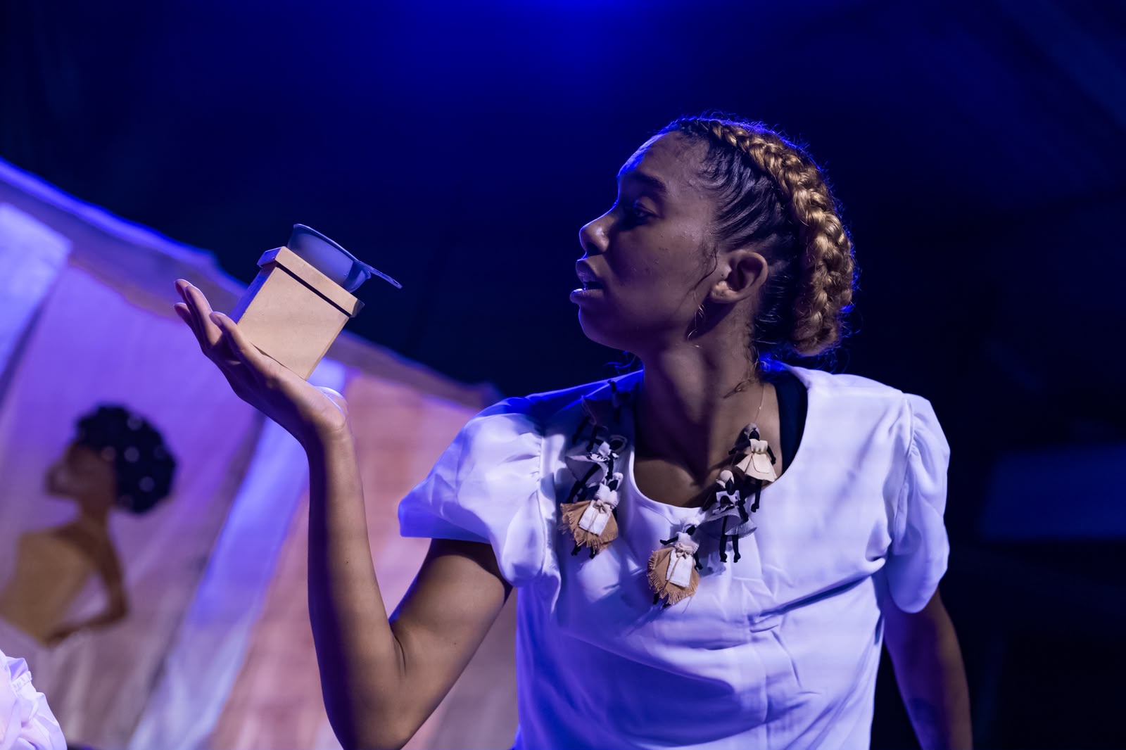 Camila Sena protagoniza “Olhos d’Água” na Casa da VIla neste sábado