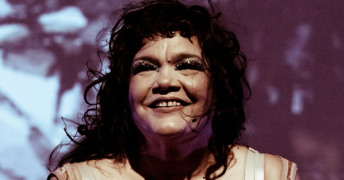Simone Mazzer retorna ao palco do Valentino com “Férias em Videotape”
