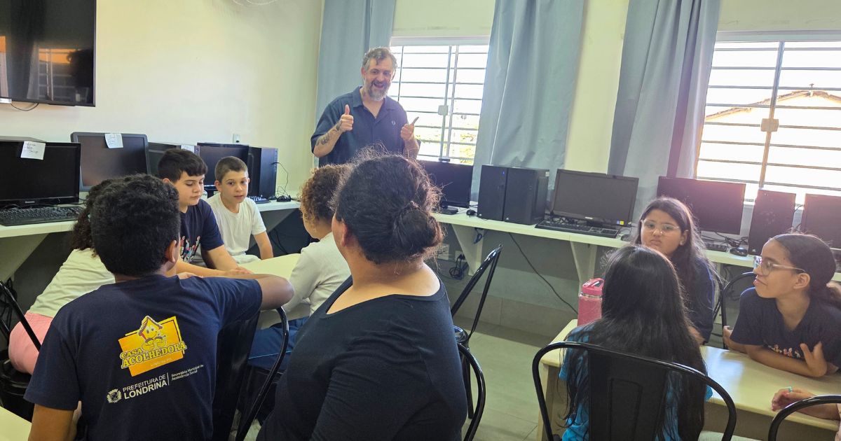 Estúdio de Rádio Móvel dá voz às crianças da Casa Acolhedora